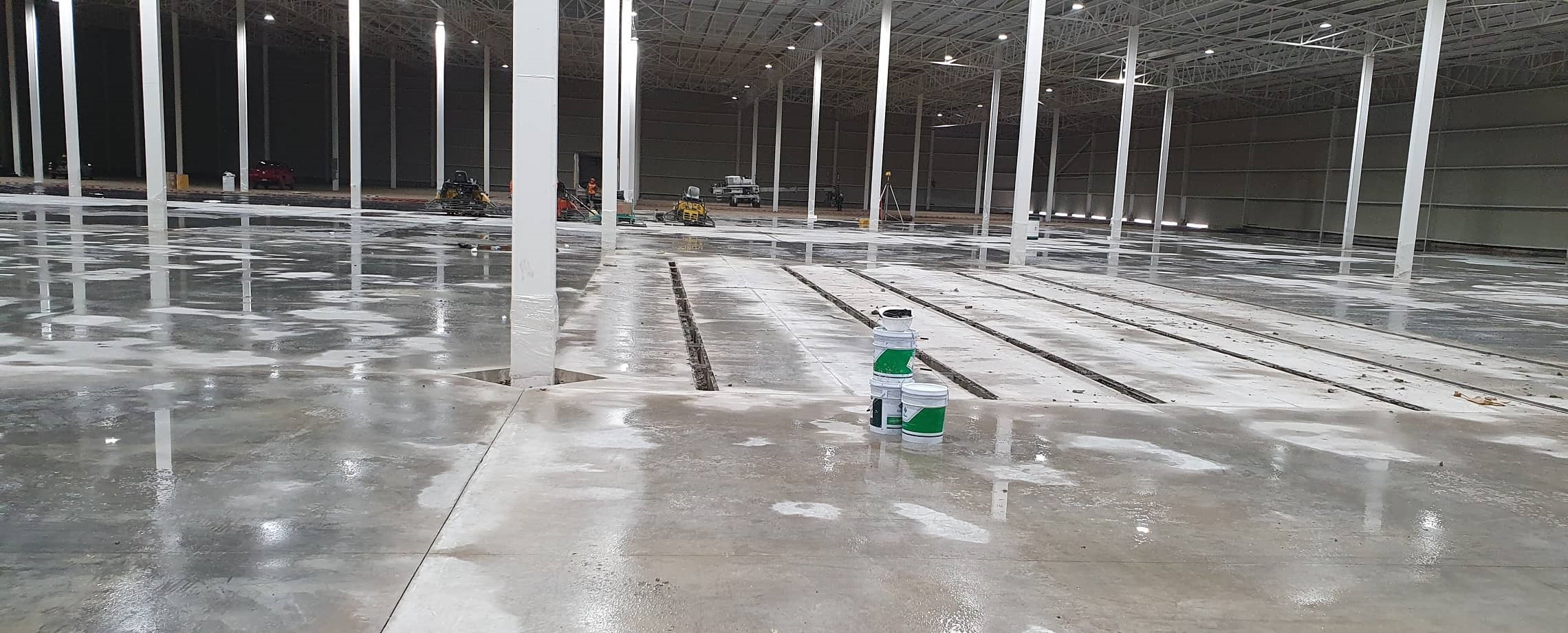 Diseño de piso industrial de concreto de alto estándar para planta de procesamiento de tomates